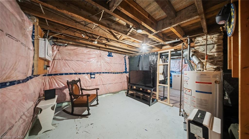 509 Queensway W Property Photo 25