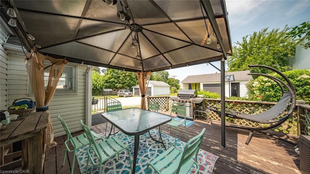 509 Queensway W Property Photo 29
