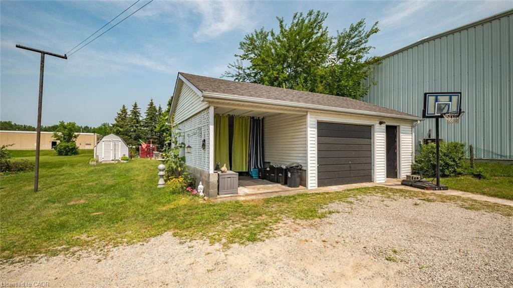 509 Queensway W Property Photo 31