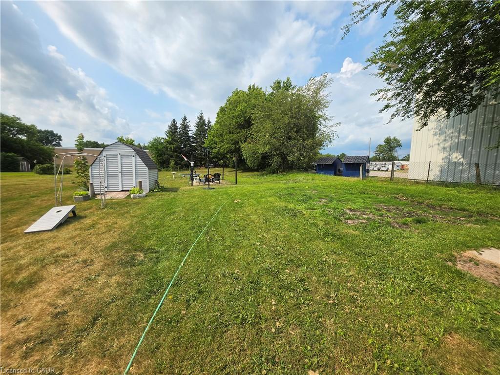 509 Queensway W Property Photo 35