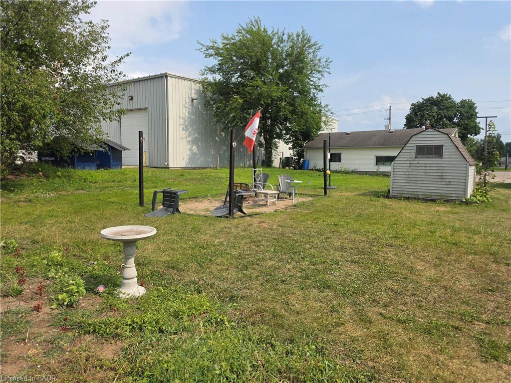509 Queensway W Property Photo 36
