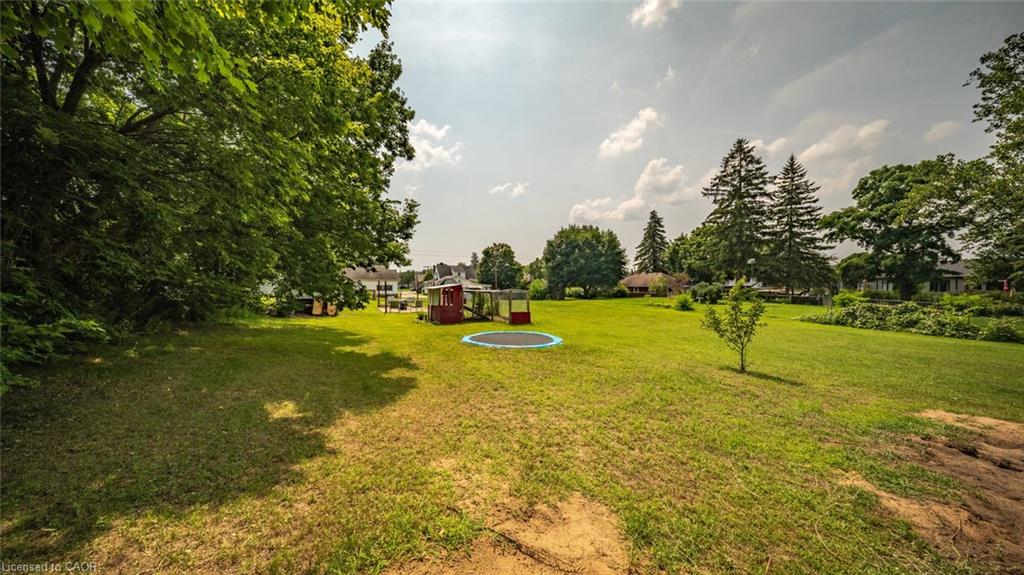 509 Queensway W Property Photo 37