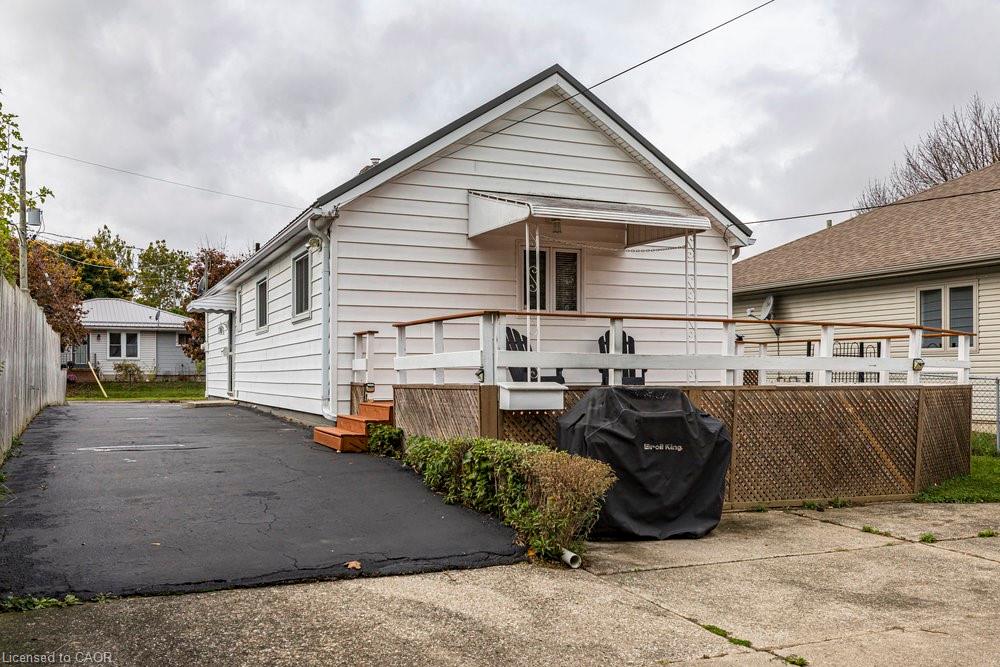 259 Metcalfe Street N Property Photo 6