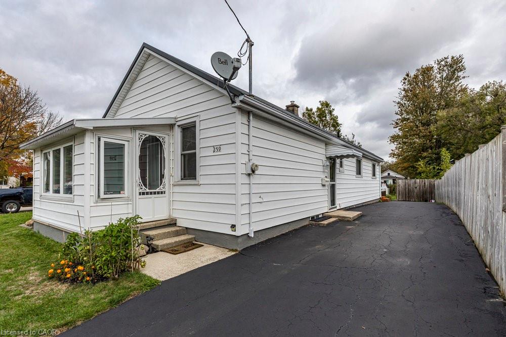 259 Metcalfe Street N Property Photo 9
