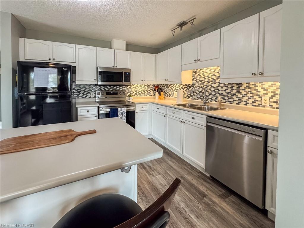 652 Salisbury Avenue Property Photo 8
