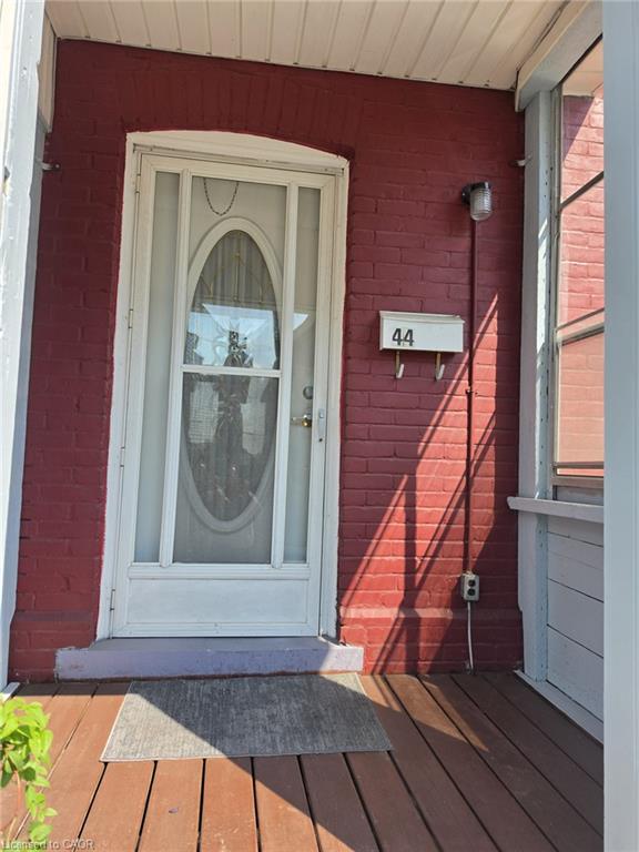 44 Arthur Avenue N Property Photo 3