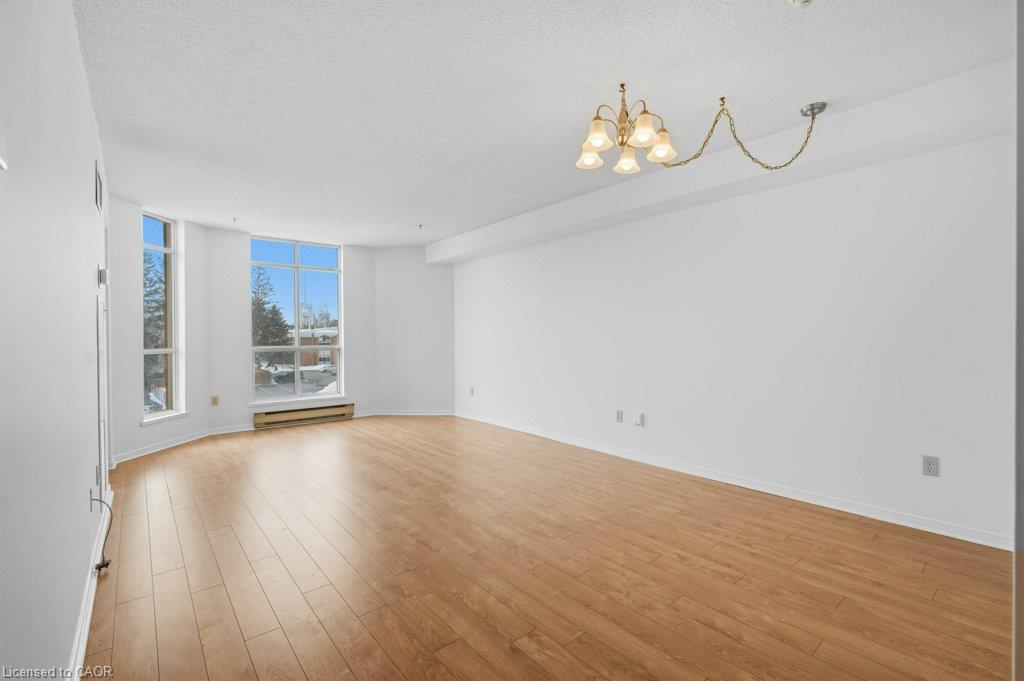 302-1414 King Street E Property Photo 5