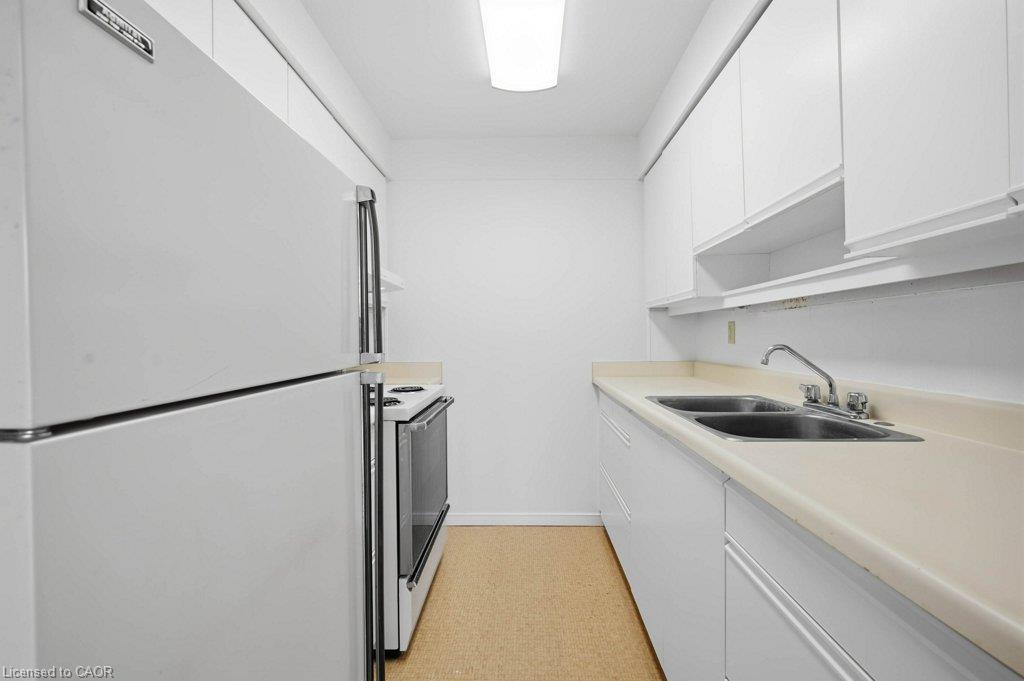 302-1414 King Street E Property Photo 6