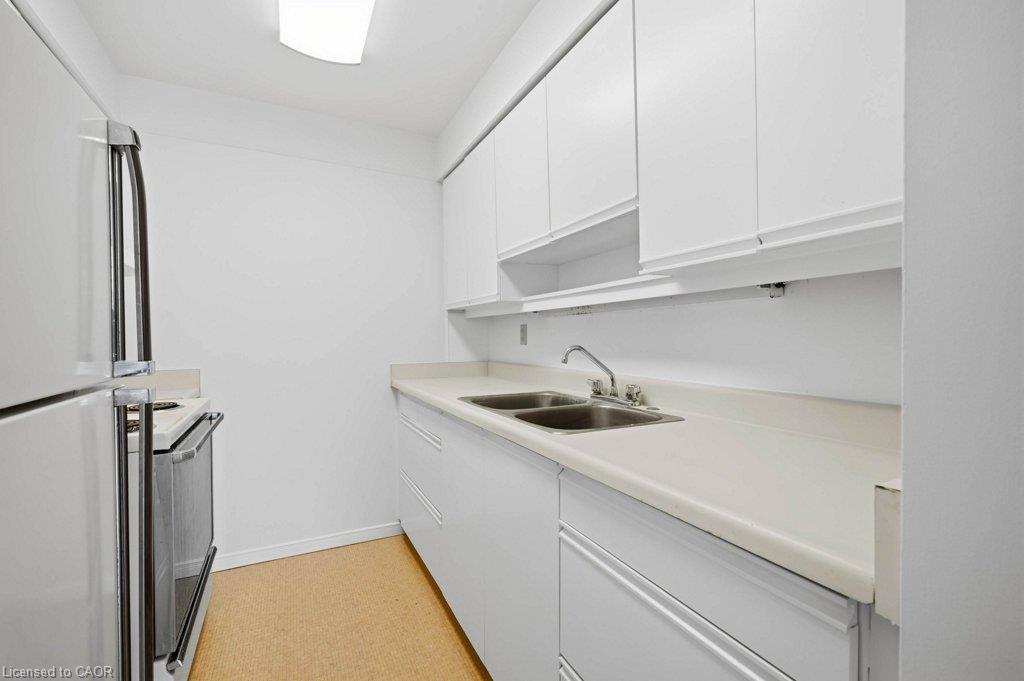 302-1414 King Street E Property Photo 7