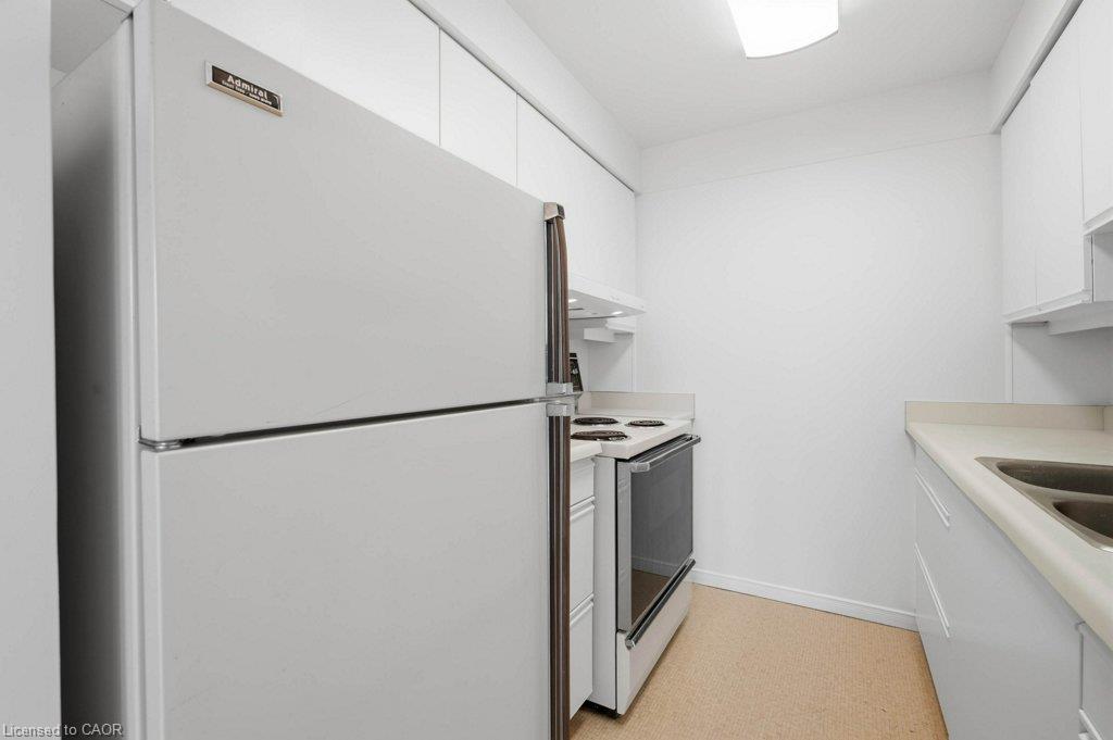 302-1414 King Street E Property Photo 8