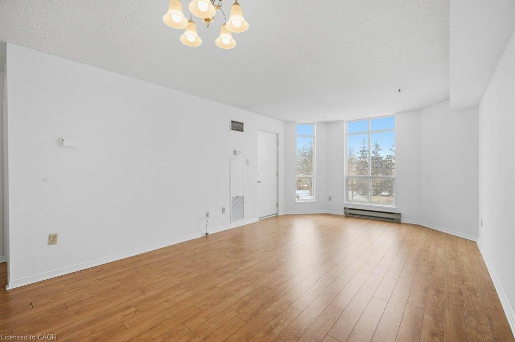 302-1414 King Street E Property Photo 11