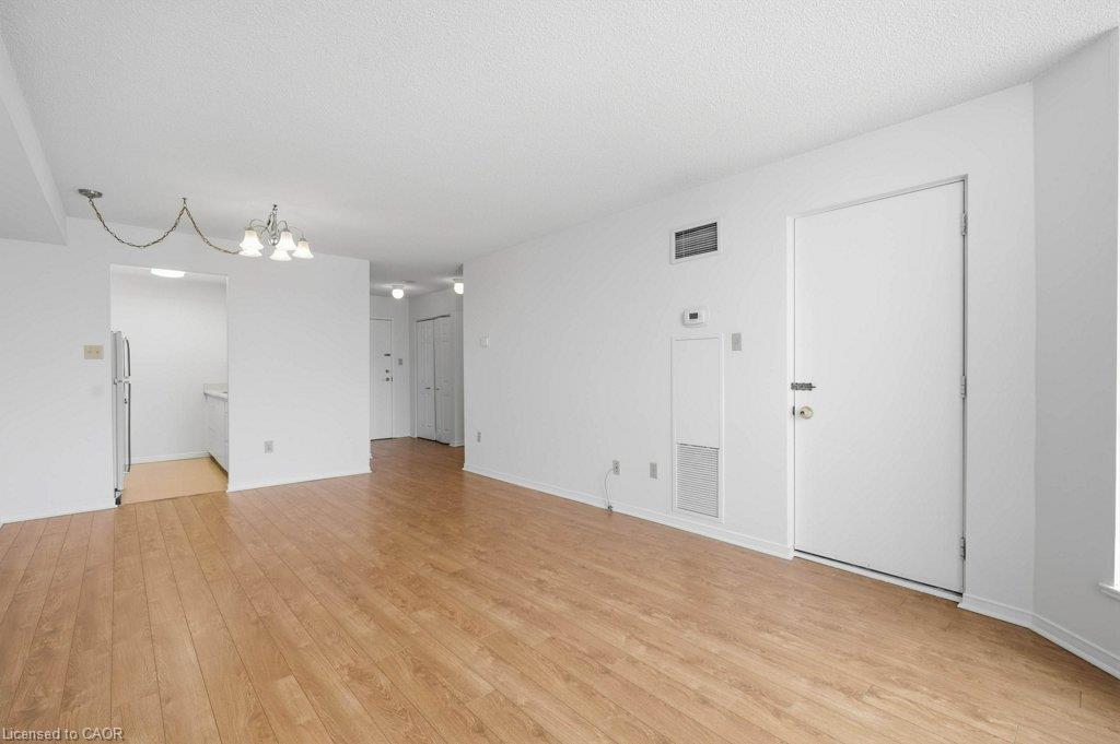 302-1414 King Street E Property Photo 12