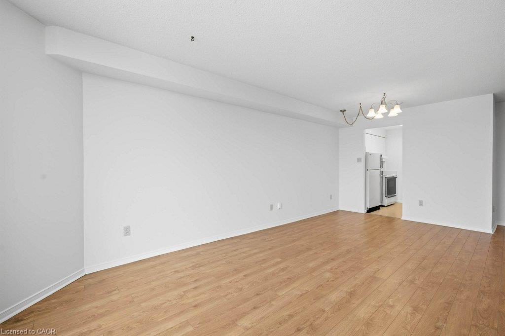 302-1414 King Street E Property Photo 13
