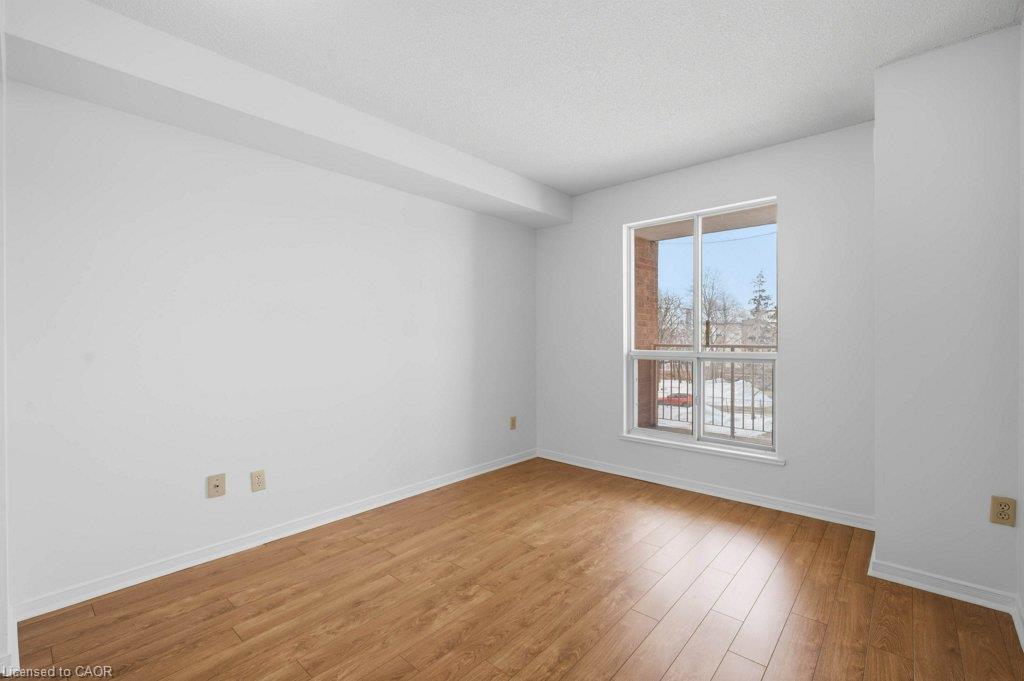 302-1414 King Street E Property Photo 15
