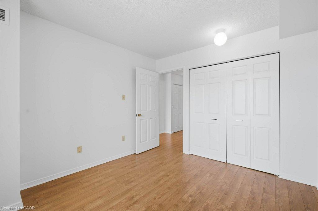 302-1414 King Street E Property Photo 16
