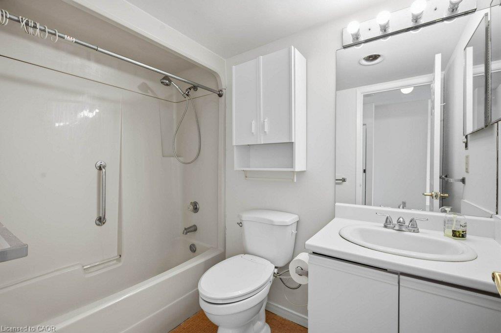 302-1414 King Street E Property Photo 17