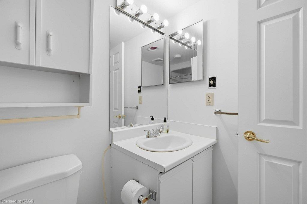 302-1414 King Street E Property Photo 18