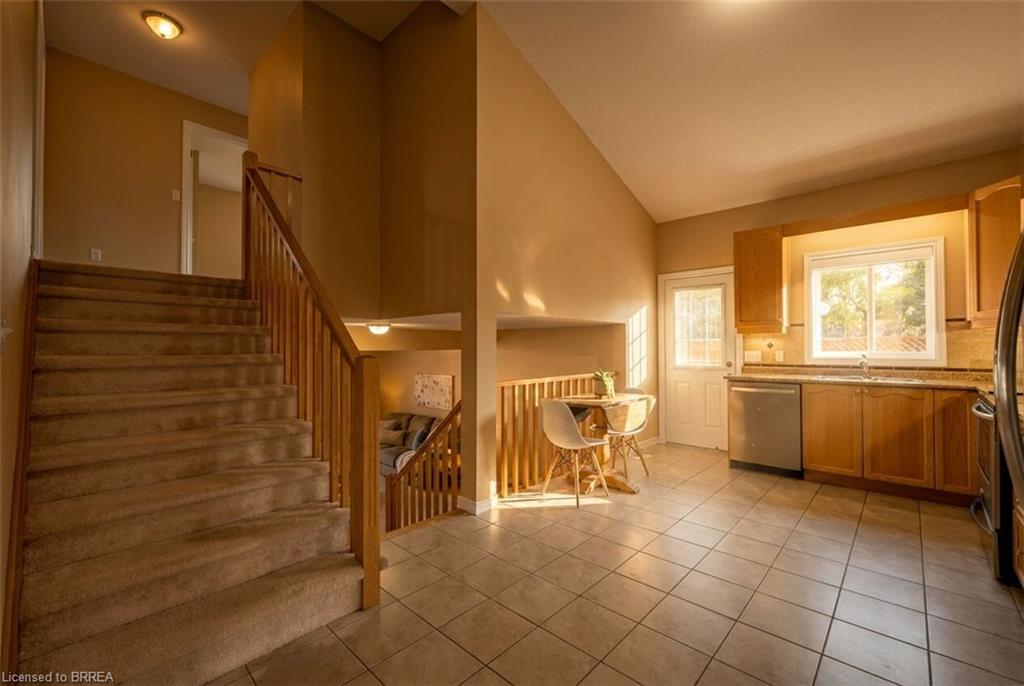 51 Sundance Crescent Property Photo 6