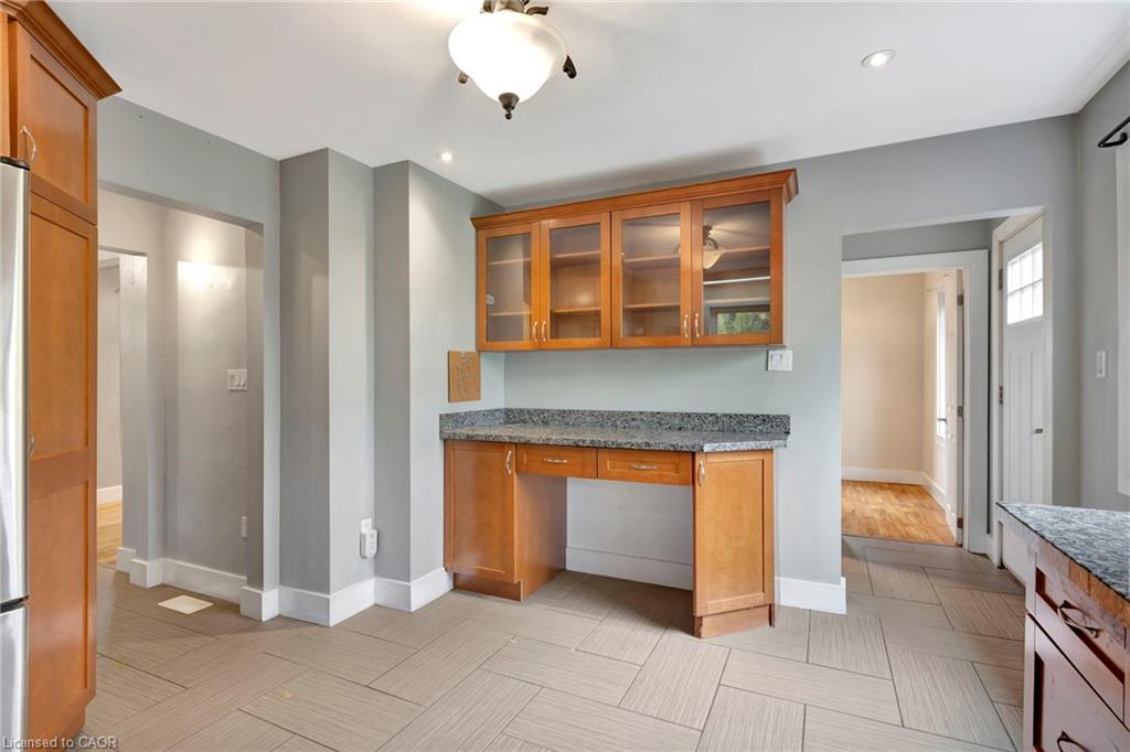 121 King Street E Property Photo 15