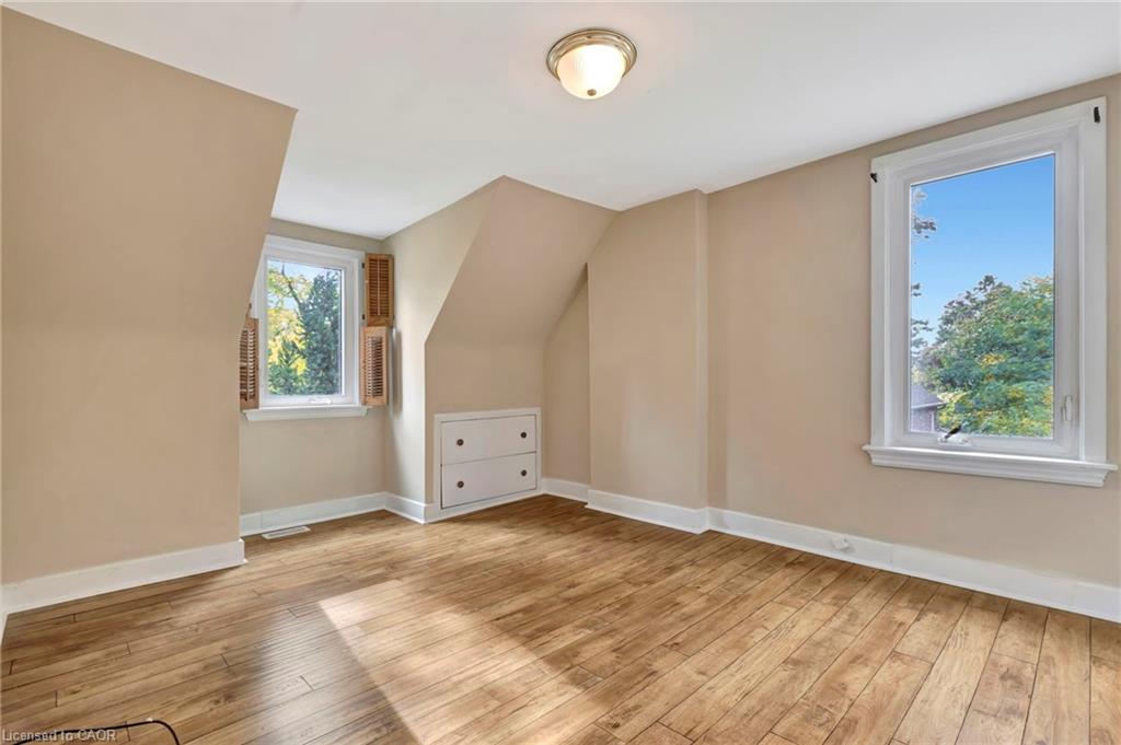 121 King Street E Property Photo 19