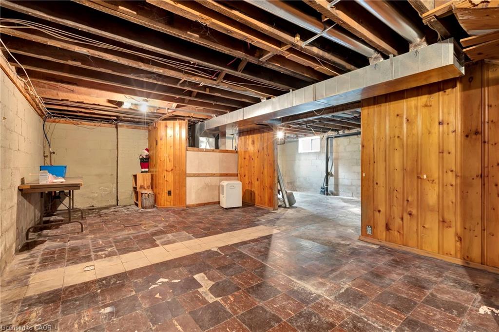 121 King Street E Property Photo 23