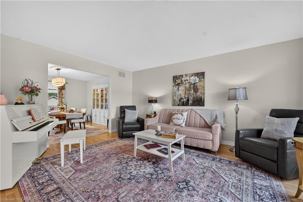 213 Margaret Street S Property Photo 8