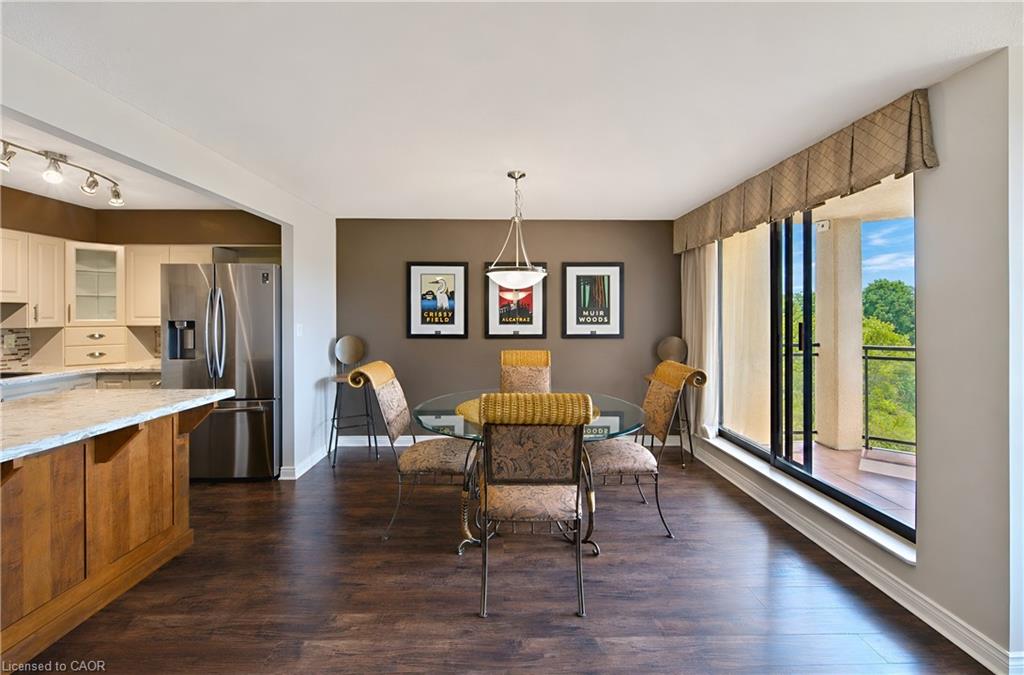 401-688 Preston Parkway Property Photo 4