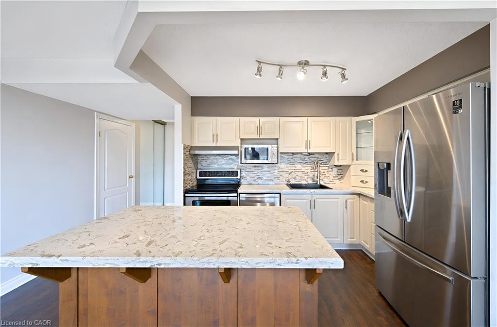 401-688 Preston Parkway Property Photo 5