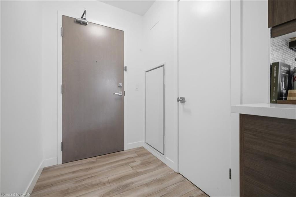 203-467 Charlton Avenue E Property Photo 12