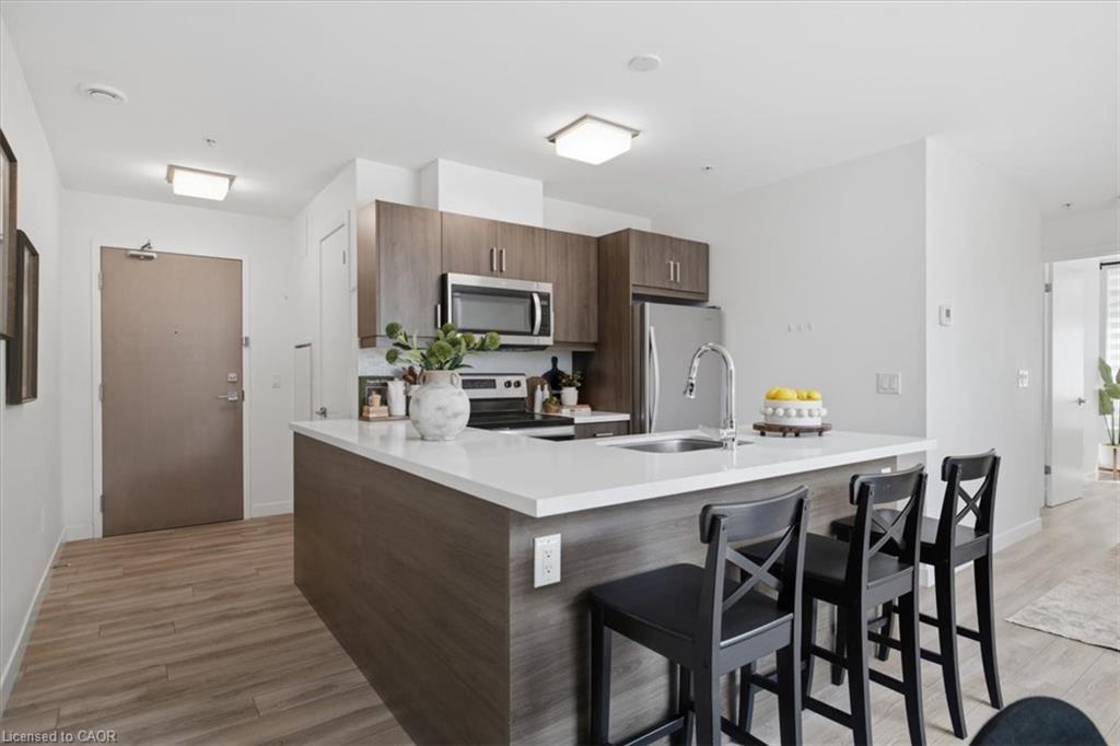 203-467 Charlton Avenue E Property Photo 19