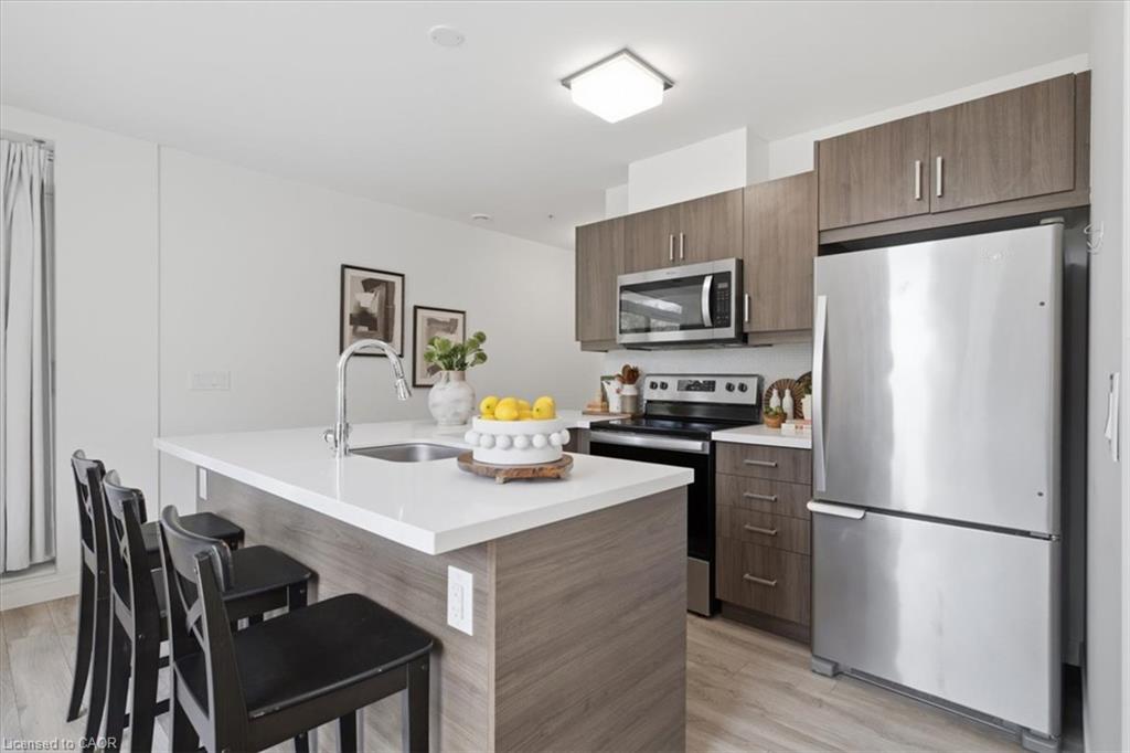 203-467 Charlton Avenue E Property Photo 21