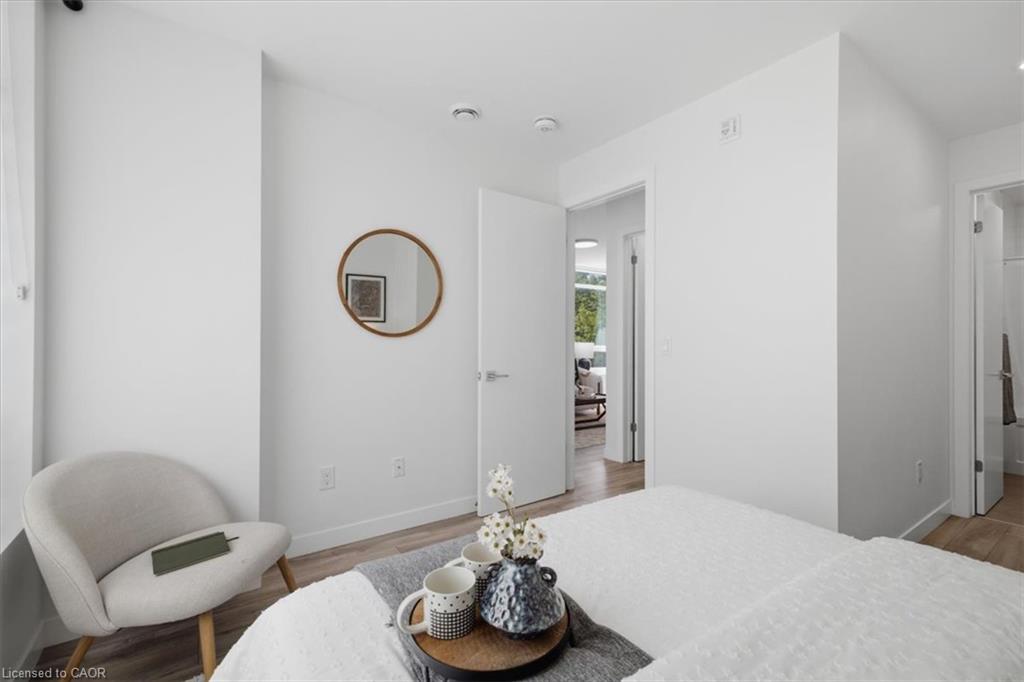 203-467 Charlton Avenue E Property Photo 29