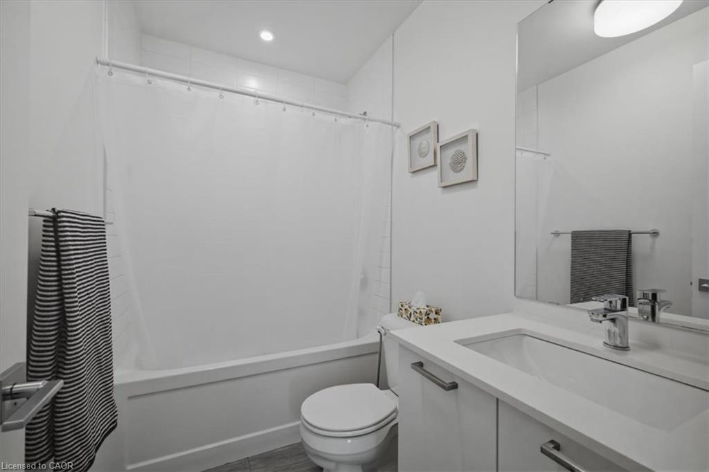 203-467 Charlton Avenue E Property Photo 30