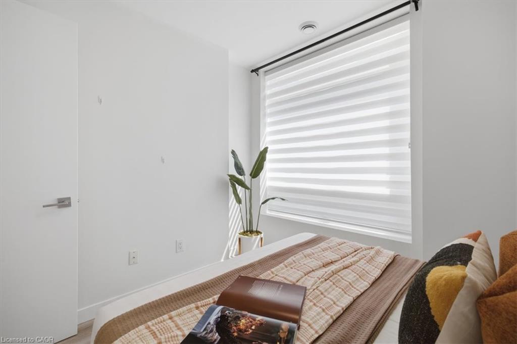 203-467 Charlton Avenue E Property Photo 33