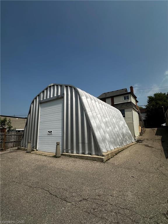 601 Lancaster Street W Property Photo 1