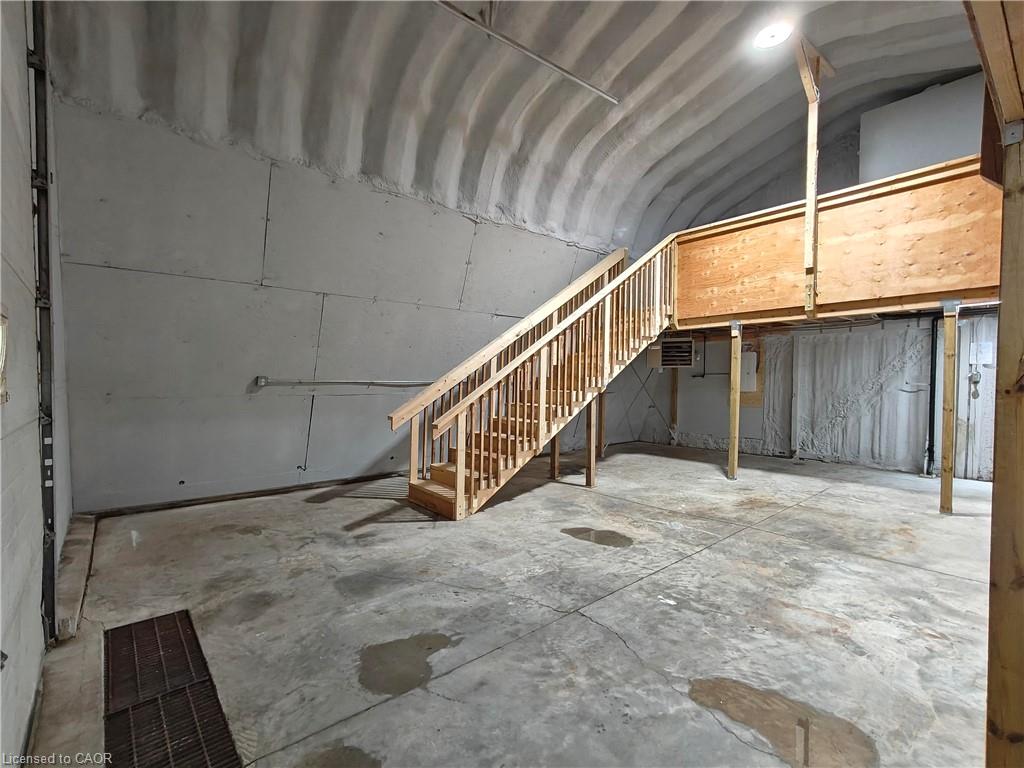 601 Lancaster Street W Property Photo 4