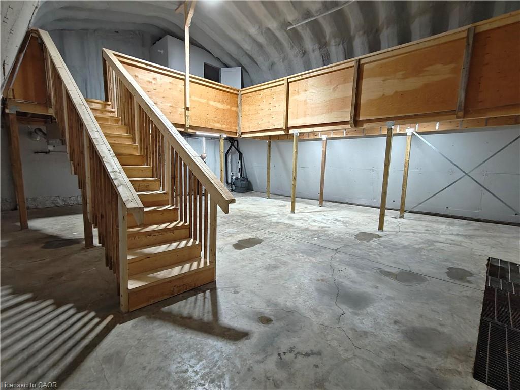 601 Lancaster Street W Property Photo 5