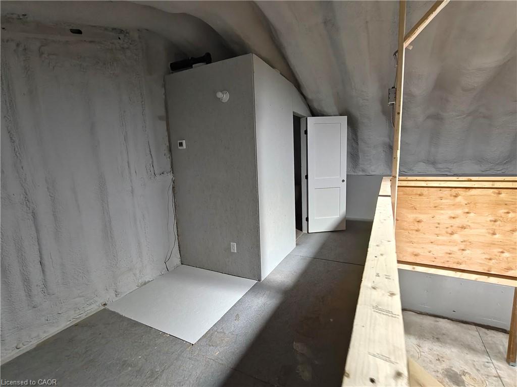601 Lancaster Street W Property Photo 9