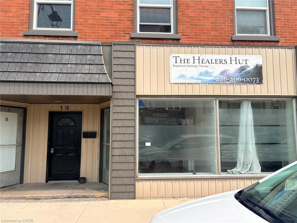 17 Colborne Street N Property Photo 1