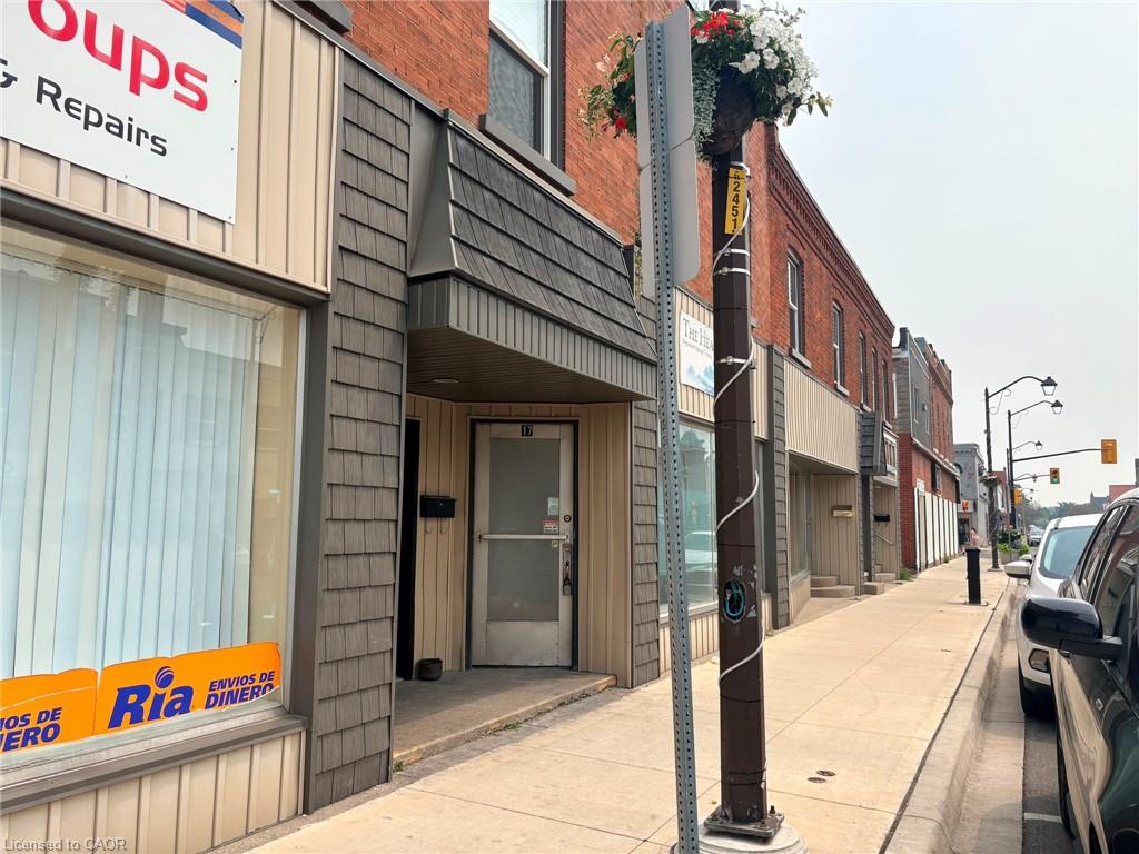 17 Colborne Street N Property Photo 2