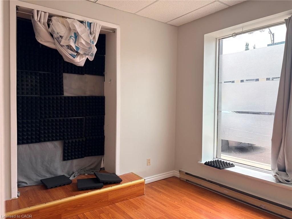 17 Colborne Street N Property Photo 7
