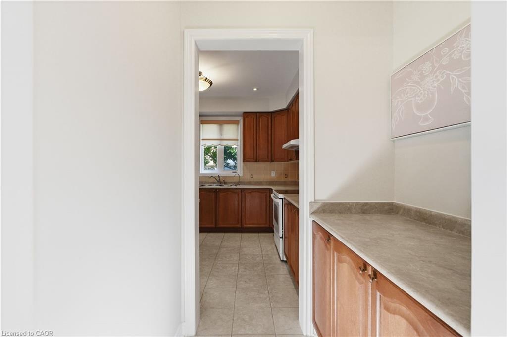 2241 Glazebrook Circle Property Photo 11