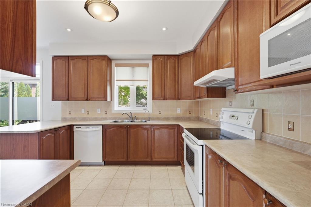 2241 Glazebrook Circle Property Photo 12