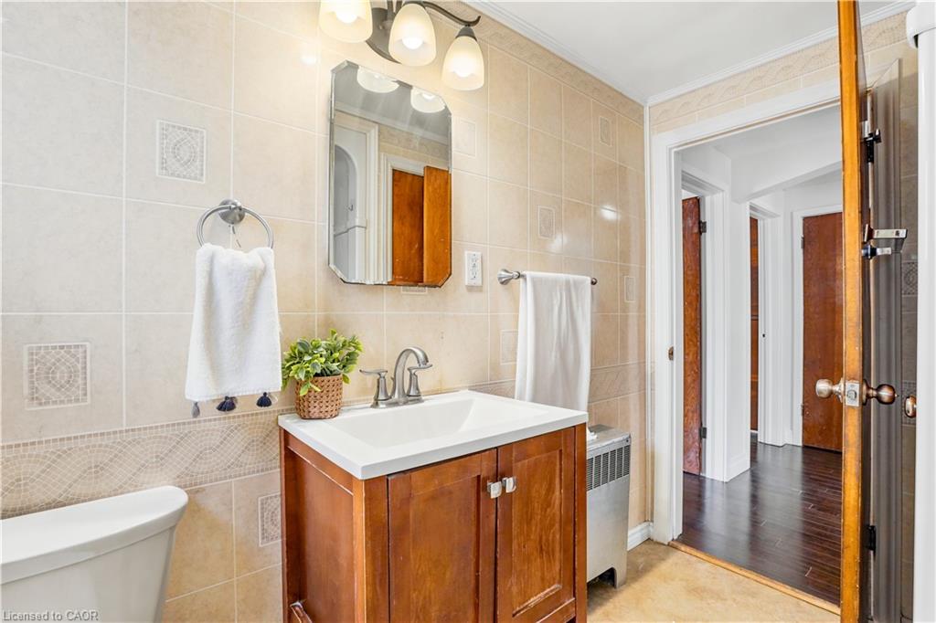 545 Mohawk Road W Property Photo 23