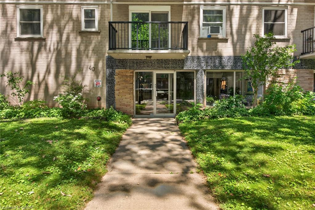 209-40 Robinson Street Property Photo 5
