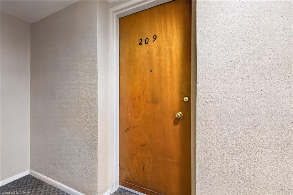209-40 Robinson Street Property Photo 10