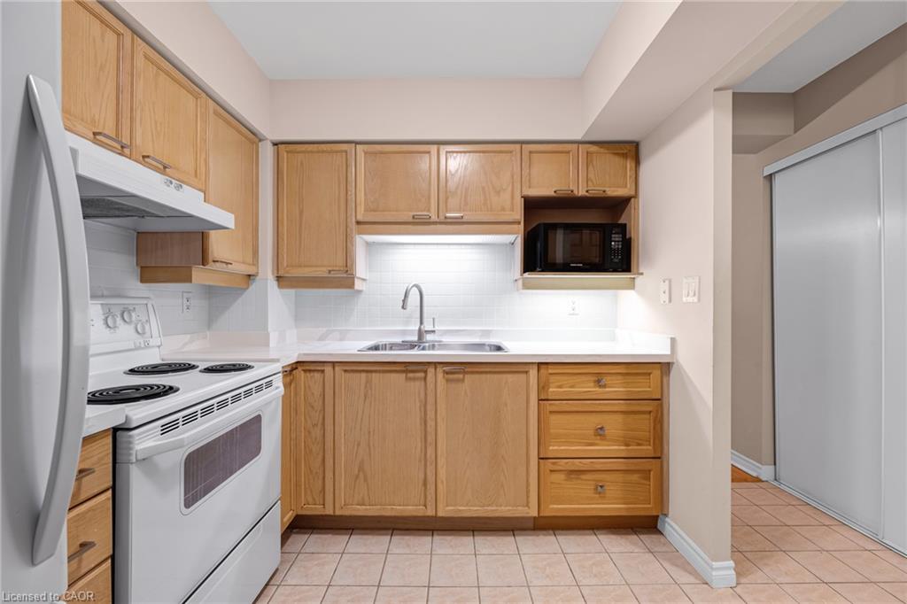 216-115 Bonis Avenue Property Photo 6