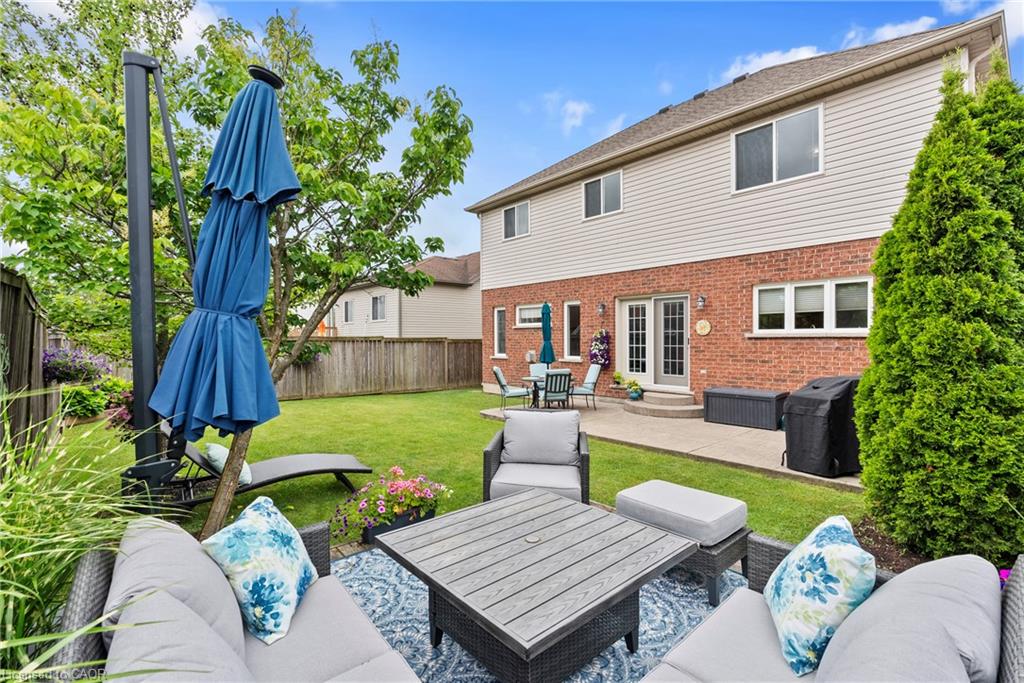 282 Winterberry Boulevard Property Photo 3
