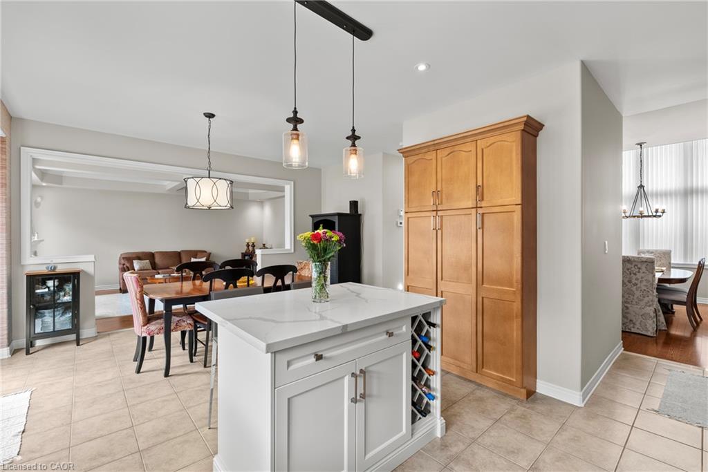 282 Winterberry Boulevard Property Photo 12