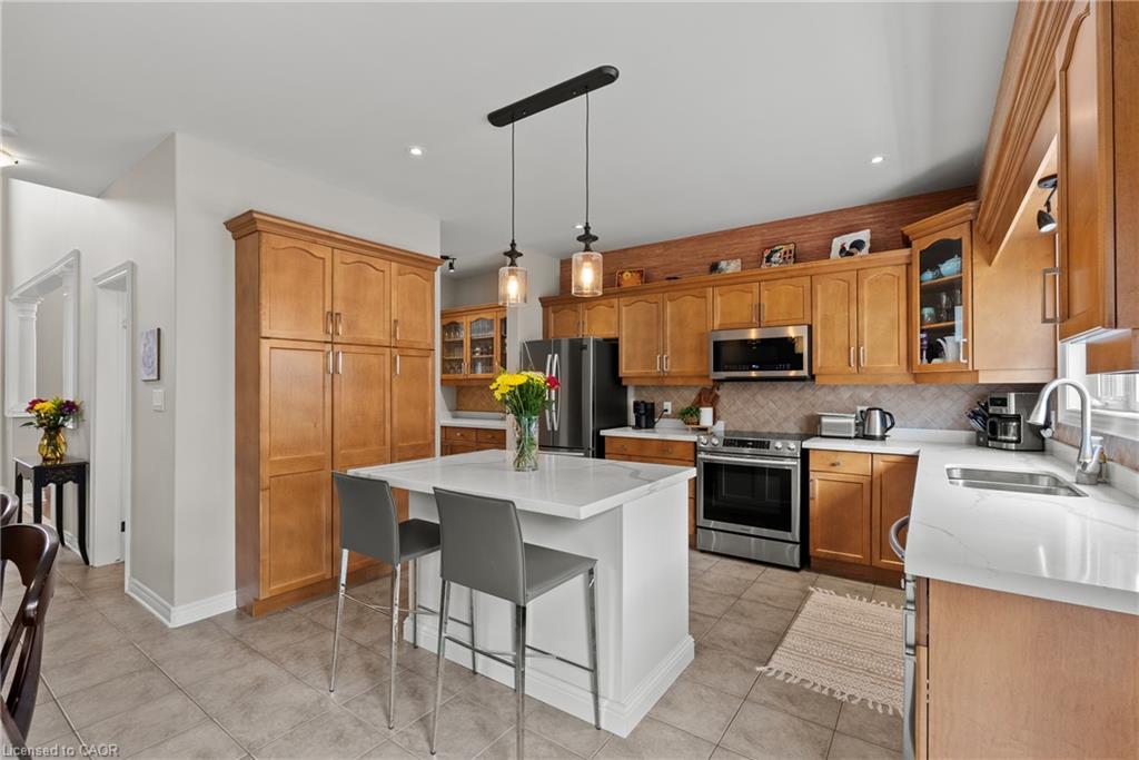 282 Winterberry Boulevard Property Photo 14